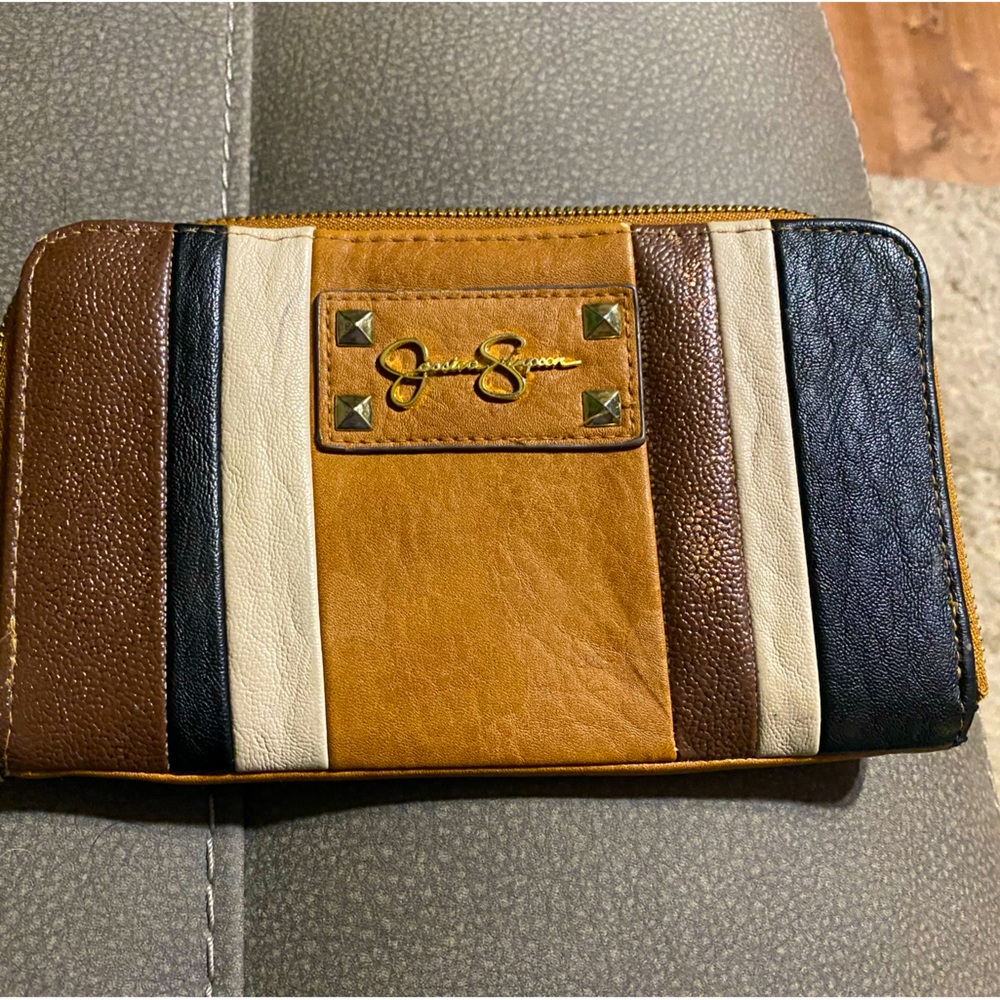 Jessica Simpson wallet